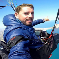 Un youtubeur meurt en sautant en parachute pour filmer une vidéo