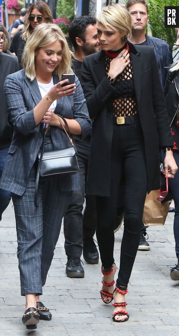 Cara Delevingne amoureuse d'Ashley Benson : elle se confie sur leur relation de couple