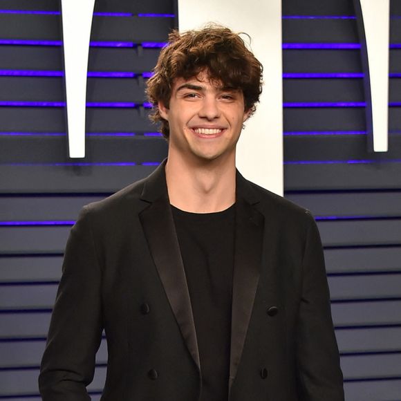 Noah Centineo teint sa barbe en blond : les fans ne valident pas vraiment