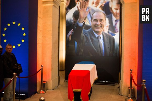 Hommage à Jacques Chirac : des selfies devant le cercueil indignent et choquent les internautes