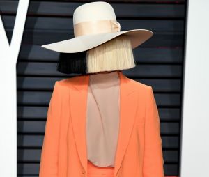 Sia atteinte d'une maladie génétique rare : "Je souffre de douleurs chroniques"