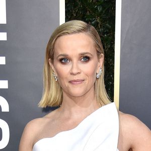 Reese Witherspoon sur le tapis rouge des Golden Globes 2020 le 5 janvier à Los Angeles