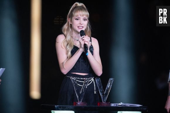 Angèle se confie sur ses acouphènes : "j'ai eu un sentiment d'énorme angoisse"