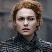 Outlander saison 5 : Sophie Skelton blessée sur le tournage à cause d&#039;Edward Speleers (Bonnet)