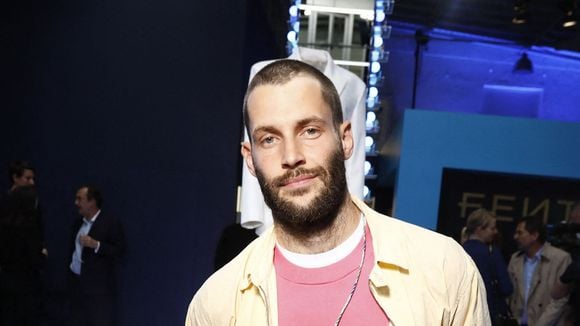 Jacquemus : son défilé dans des champs de blé émerveille et fait vriller les internautes