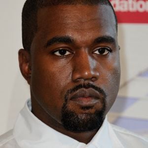 Kanye West tease ses nouvelles sneakers Yeezy au look futuriste et complètement WTF