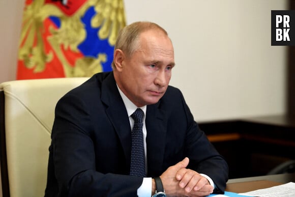 Coronavirus : Vladimir Poutine annonce "un vaccin efficace", l'OMS inquiète
