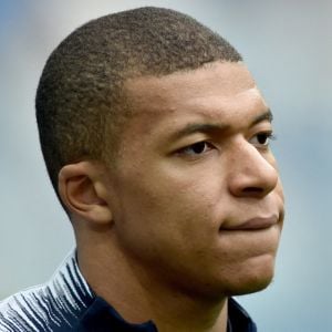 Kylian Mbappé testé positif au coronavirus : il ne jouera pas France-Croatie ni les prochains matchs du PSG