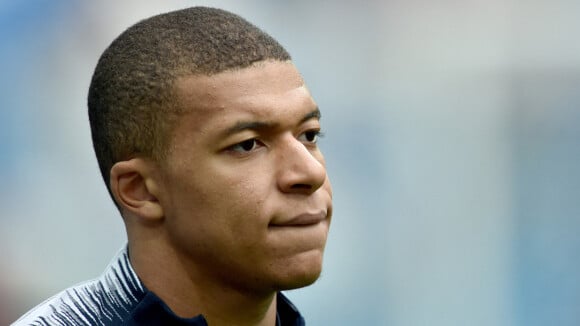 Kylian Mbappé testé positif au coronavirus : il quitte les Bleus, le PSG furieux