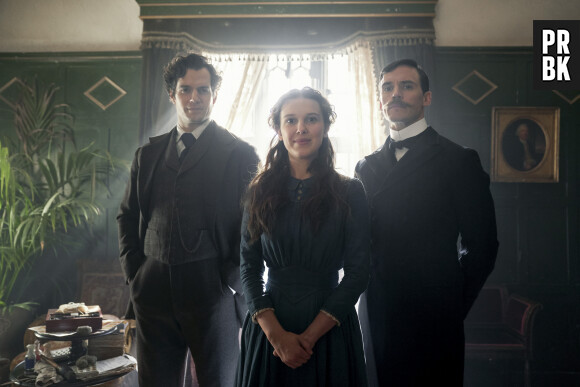 Enola Holmes : Henry Cavill (Sherlock), Millie Bobby Brown (Enola) et Sam Claflin (Mycroft) sur une photo du film