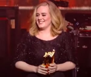 Adele aux NRJ Music Awards en 2015