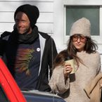Dakota Johnson fiancée à Chris Martin ? La bague qui sème le doute ?