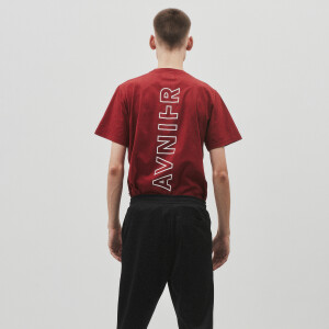 Orelsan et Sébastian Strappazzon dévoilent la nouvelle collection SS21 (printemps-été 2021) d'Avnier, stylée et engagée