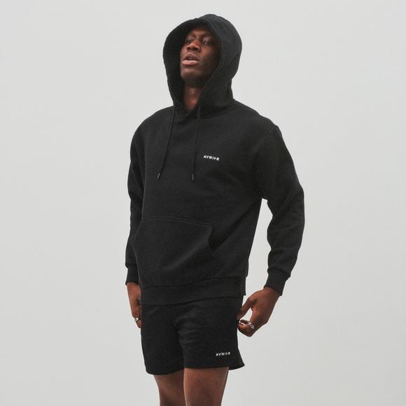 Orelsan et Sébastian Strappazzon dévoilent la nouvelle collection SS21 (printemps-été 2021) d'Avnier, stylée et engagée