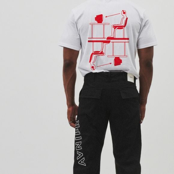 Orelsan et Sébastian Strappazzon dévoilent la nouvelle collection SS21 (printemps-été 2021) d'Avnier, stylée et engagée