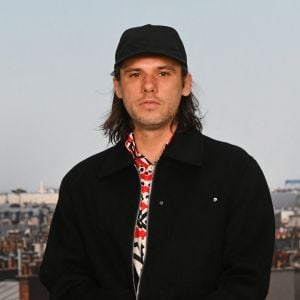 Orelsan et Sébastian Strappazzon dévoilent la nouvelle collection SS21 (printemps-été 2021) d'Avnier, stylée et engagée