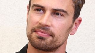 Theo James papa ? Sa femme Ruth Kearney aurait accouché de leur premier enfant
