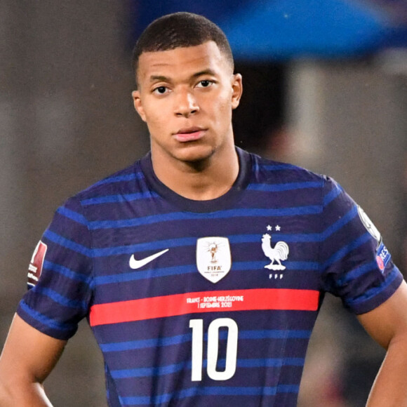 Kylian Mbappé : forceur avec Benzema chez les Bleus ? Sifflé et critiqué contre la Bosnie
