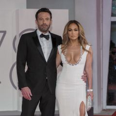 Jennifer Lopez et Ben Affleck en couple : ils officialisent sur tapis rouge et enflamment Venise