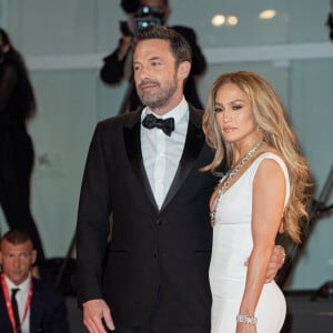 Jennifer Lopez et Ben Affleck posent au Festival de Venis le 10 septembre 2021