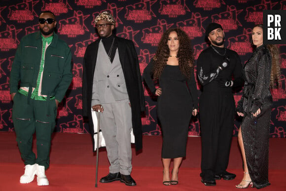 Amel Bent enceinte : elle montre son baby bump sur le tapis rouge des NRJ Music Awards 2021