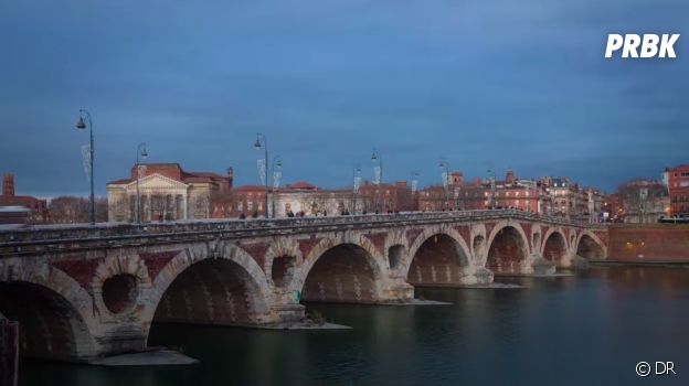 Emily in Paris saison 2 : le pont Neuf de Toulouse ajouté par erreur dans la série