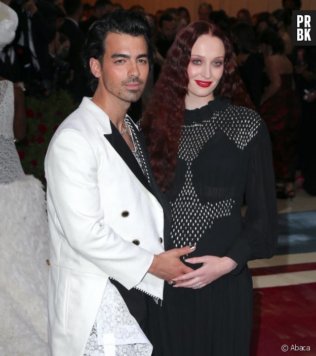 Sophie Turner enceinte de Joe Jonas : l'ex star de Game of Thrones confirme sa deuxième grossesse au MET Gala 2022 en dévoilant son baby bump !
