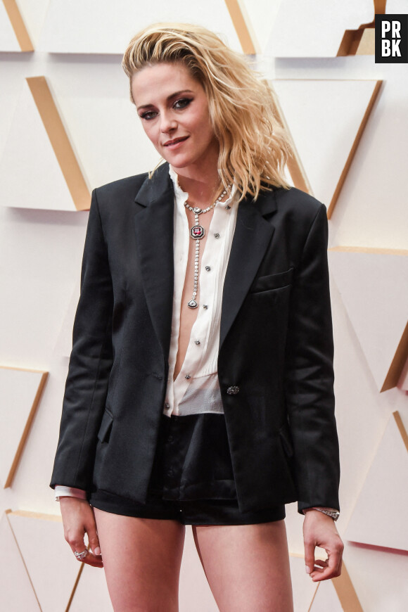 Kristen Stewart sur le tapis rouge des Oscars 2022