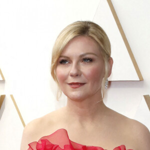 Kirsten Dunst sur le tapis rouge des Oscars 2022