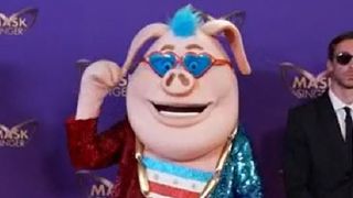 Mask Singer 2022 : qui est le cochon ? Les indices et théories sur son identité