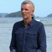 Koh Lanta : que fait réellement Denis Brogniart pendant l'épreuve des poteaux ? Des finalistes révèlent ce qu'on ne voit pas