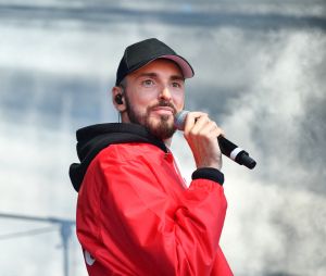 "Je sors de toute norme binaire", saoulé par les remarques sur sa sexualité, Christophe Willem fait le point