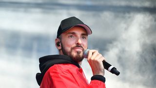 "On te donne la Une de tel magazine si tu fais ton coming-out" : saoulé par les remarques sur sa sexualité, Christophe Willem fait le point
