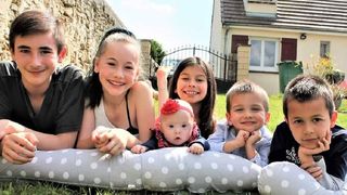 Familles nombreuses : accusés d'avoir adopté un enfant pour participer à l'émission, ces parents partagent leur écoeurement