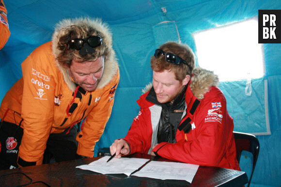 Dominic West et le Prince Harry en 2013 lors d'une expédition
