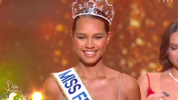 Miss France 2023 : une triche lors du résultat ? Cette phrase de Sylvie Tellier qu'on n'aurait jamais dû entendre affole et pourtant...