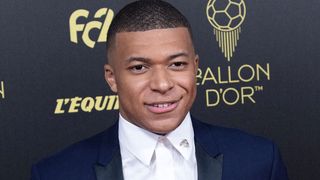 Kylian Mbappé en couple avec l'ex d'un ancien joueur du PSG ? Un blogueur balance