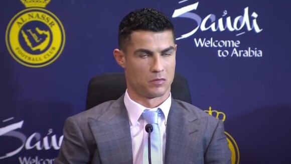 "Tellement gênant" : Cristiano Ronaldo fracassé par les internautes après sa conférence de presse hypocrite en Arabie Saoudite