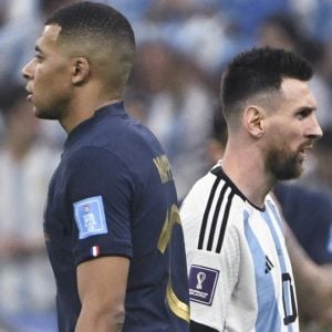 "Si un regard pouvait tuer" : Kylian Mbappé et son frère Ethan prêts à se venger de Lionel Messi ? Une vidéo fait exploser Twitter