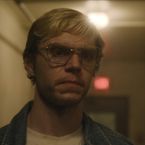 Dahmer - Evan Peters récompensé pour son rôle, la mère d'une victime crie au scandale : "c'est une honte"