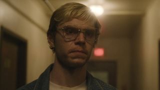 Dahmer - Evan Peters récompensé pour son rôle, la mère d'une victime crie au scandale : "c'est une honte"