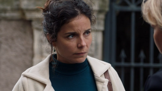 "C'est une oeuvre d'art" : Raphaële Volkoff (Roxane) de Demain nous appartient pose nue sur Instagram, les fans sous le charme