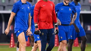 "Aujourd'hui, l'équipe de France s'arrête pour moi" : Après Hugo Lloris, un autre joueur cadre des Bleus prend sa retraite internationale