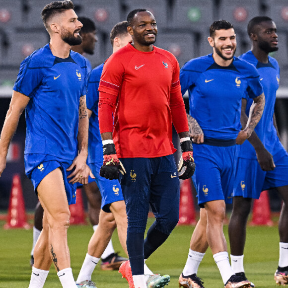 Après Hugo Lloris, un autre joueur des Bleus prend sa retraite internationale.