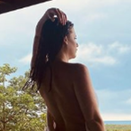 "Vous risquez de me voir un peu plus en mode sexy" : cette ex-candidate de télé-réalité s'affiche nue et promet une année 2023 torride