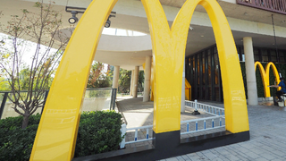 "Le monde va mal", "Vous voulez qu'on chope la chiasse" : McDo remplace ses potatoes par des frites de légumes, les internautes en PLS...