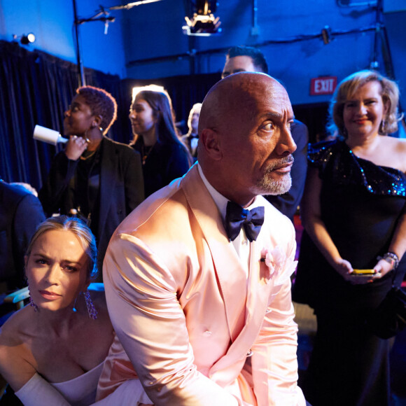 Emily Blunt et Dwayne Johnson en backstage de la 95ème édition de la cérémonie des Oscars à Los Angeles au Dolby Theater le 12 mars 2023.  Celebs during the live ABC telecast of the 95th Oscars® at the Dolby® Theatre at Ovation Hollywood on Sunday, March 12 