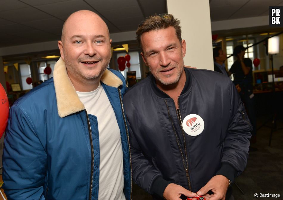 Sébastien Cauet et Benjamin Castaldi lors de la 13ème édition du Charity Day dans la salle des marchés d'Aurel BGC dans le quartier de la Bourse à Paris le 11 septembre 2017. De l’ouverture des marchés ce matin, à leur clôture ce soir, ce sont plus d’une cinquantaine de personnalités françaises qui se sont relayées dans la salle des marchés d’Aurel BGC dans le quartier de la Bourse à Paris. Toutes étaient là pour tenter de lever un maximum de fonds pour leur association respective -7 réunies aujourd’hui- dans le cadre du Charity Day. Cet évènement est organisé depuis 2004 dans les 20 bureaux du groupe basé à New York, le jour du 11 septembre, en commémoration des 658 employés de BGC Partners et des 61 employés d’Eurobrokers qui ont péri dans l’attentat des tours du World Trade Center à New-York en 2001. En 13 éditions, pas moins de 135 millions de dollars ont été redistribués à l’échelle internationale (12 millions de dollars pour l’année 2016 uniquement). Et en ce jour particulier, ce sont les parrains et marraines célèbres des associations qui ont décroché les téléphones pour passer des ordres sur les marchés en bourse, chaperonnés pour l’occasion par les équipes d'Aurel BGC. Au terme de la journée, l’intégralité du chiffre d’affaires réalisé est reversée aux 7 associations. © Veeren / Bestimage