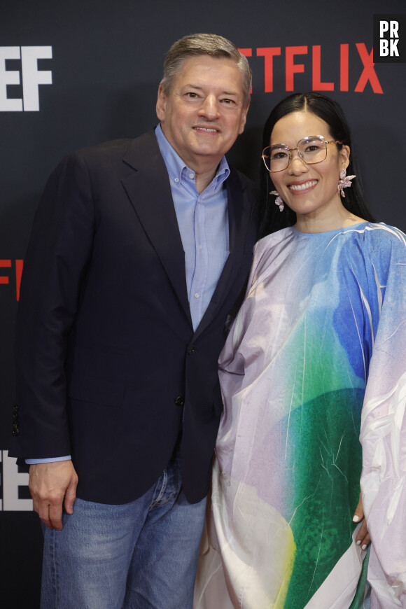 Ted Sarandos et Ali Wong à la première du film "Beef at Tudum" à Los Angeles, le 30 mars 2023.  Celebrities at the premiere of "Beef at Tudum" in Los Angeles. March 30th, 2023. 