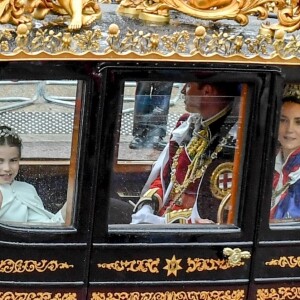 Le prince William, prince de Galles, et Catherine (Kate) Middleton, princesse de Galles, la princesse Charlotte - Sortie de la cérémonie de couronnement du roi d'Angleterre à l'abbaye de Westminster de Londres le 6 mai 2023. 